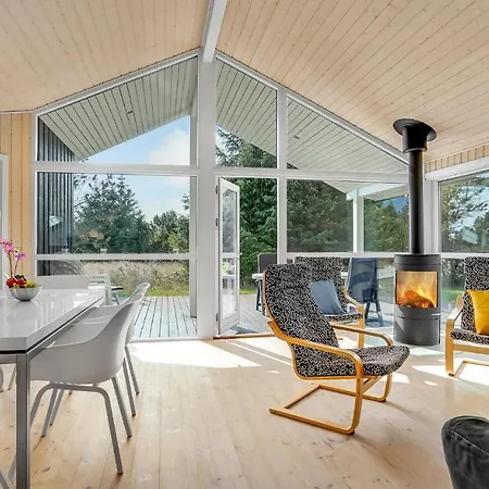 3 Bedroom Awesome In Pandrup