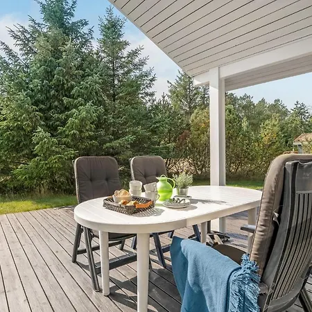 Hotel 3 Bedroom Awesome In Pandrup Rodhus