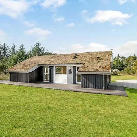 Hotel 3 Bedroom Awesome In Pandrup Rodhus