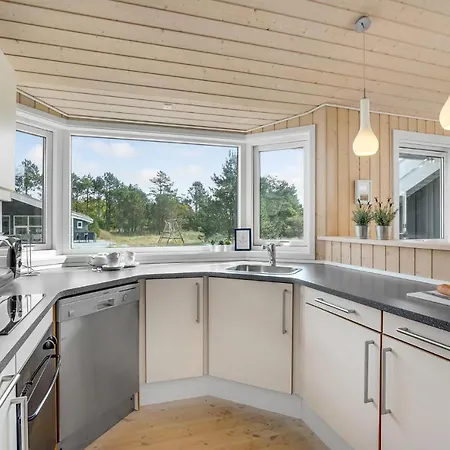 3 Bedroom Awesome In Pandrup Hotel Rodhus