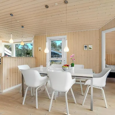 Hotel 3 Bedroom Awesome In Pandrup 5*