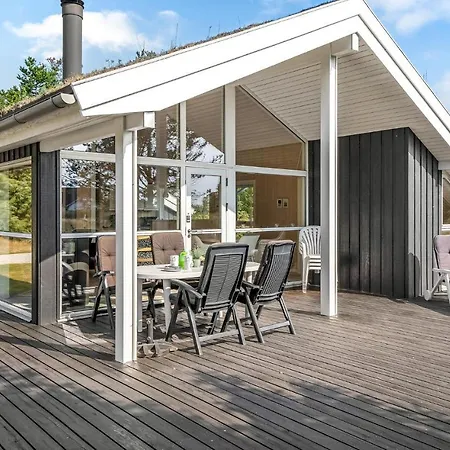 Hotel 3 Bedroom Awesome In Pandrup