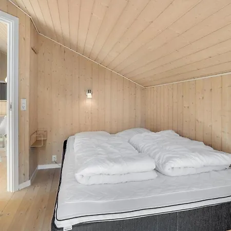 3 Bedroom Awesome In Pandrup Hotel 5*