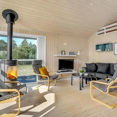 3 Bedroom Awesome In Pandrup Hotel Rodhus