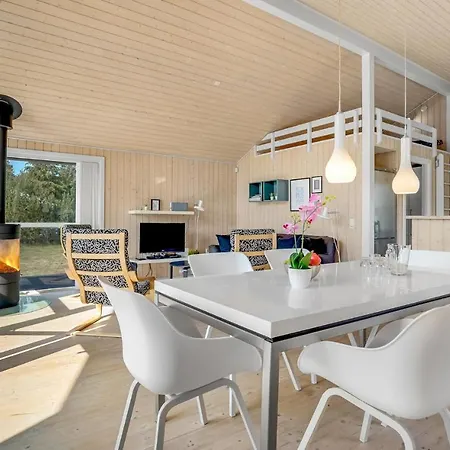 3 Bedroom Awesome In Pandrup Hotel Rodhus