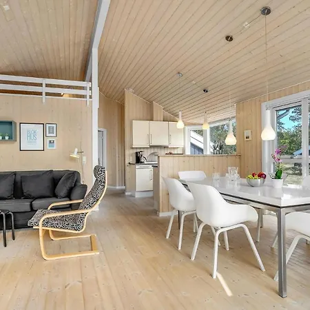 3 Bedroom Awesome In Pandrup